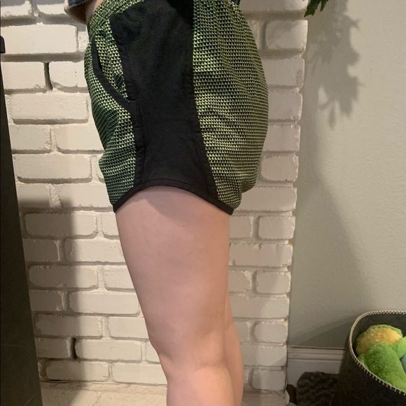 Under armor running shorts - Picture 2 of 4